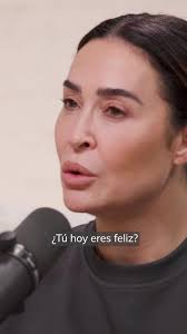 ¿Estás de acuerdo con Karla Sofía Gascón sobre lo que es la felicidad? Es  un minuto que da para reflexionar. Tienes la charla completa en nuestro  canal de YouTube