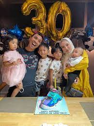 Isteri pelawak fad bocey, nur syahira a.rahman berkongsi momen terakhir abam bersama suaminya fad dan juga achey. Fad Bocey Official Pagina Inicial Facebook