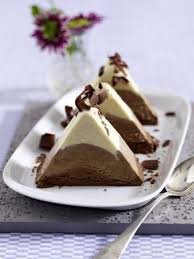 Unser Beliebtes Rezept Fur Dreierlei Schokoparfait Und Mehr Als 55 000 Weitere Kostenlose Rezepte Auf Le Einfacher Nachtisch Parfait Rezepte Gefrorene Desserts