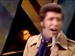 Tom Jones and The Rascals killing In The Midnight Hour