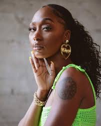 Currently dealing with body image issues, Mariah Ellis @mm.smitty, feel  she's a work in progress hoping to become more comfortable being  photographed full body. She resides #Antioch, CA. PH: @kvnalln 🖤 Age: