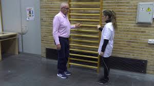 ·(transitive) leave (to depart from, end one's connection or affiliation with)· to leave (to depart)· to work (function) to march·(intransitive) to leave, depart marcho que teño que marchar. Fisioterapia De La Marcha Youtube