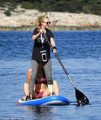 Here we go again , but the actress was experiencing an greenwell also posted a shot of seyfried on the red carpet paired with a sweet note about the situation. Amanda Seyfried Seen For First Time Shooting Mamma Mia 2 Daily Mail Online