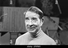 TV program of songs, which Willy Derby sang. Issue 15 J. Jordaan, numbers  16.17 Left J.Jordaan, right W. Alberti Date: 31 October 1969 Keywords: TV  programs, singers Personal name: DERBY WILLY, JORDAN