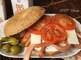 Il panino imbottito è la scelta ideale quando si deve magiare fuori casa o si vuole organizzare una festa, ma anche più semplicemente quando non si ha voglia o tempo di cucinare. Panini Americani E Panini Farciti Raccolta Di Ricette Ptt Ricette