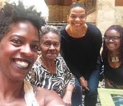 Hallie Comer's Instagram, Twitter & Facebook