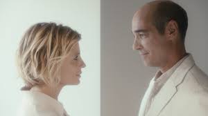 Johny, malý šikovný podvodník a jeho kumpán luther omylem okradou… And They Call It Summer E La Chiamano Estate 2012 Films Released 2000 2020 Films Docu Filmitalia