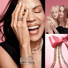 Pandora at San Patricio Plaza