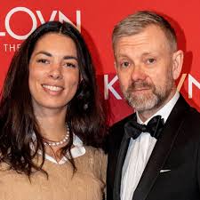 Casper Christensens hustru: Derfor går Isabel hjemme med parrets to børn