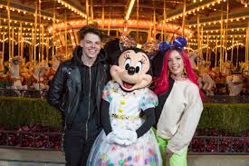 The two met when halsey dmed yungblud on instagram; Halsey And Yungblud On 11 Minutes And How They Met Teen Vogue