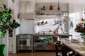 Moderne Kuche Ohne Hangeschranke Gestalten Praktische Ideen Fur Funktionelle Innenraume Decoration D Armoire De Cuisine Decoration Cuisine Meuble Haut