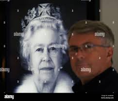 Her majesty the queen 2004 hi-res stock photography and images