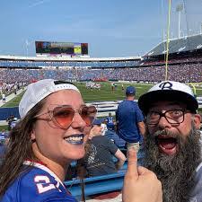 Jessica Arends's Instagram, Twitter & Facebook