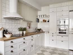 Comme Dans Une Maison De Poupee En 2020 Decoration Interieure Cuisine Cuisines Design Et Cuisine Appartement