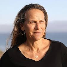 Tracy Shawn's Instagram, Twitter & Facebook