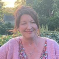 Suzanne Snell's Instagram, Twitter & Facebook