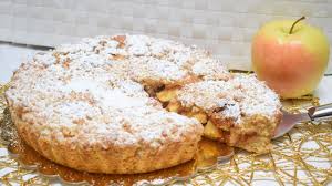 Non so voi, ma io amo le crostate, hanno il profumo di casa, di torta della tradizione, di famiglia. Torta Di Mele E Marmellata Con Frolla Agli Amaretti Youtube