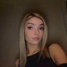 Nicole Parr's Instagram, Twitter & Facebook