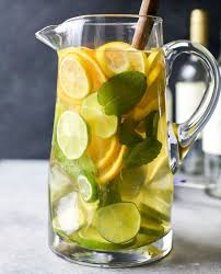 Sangria Blanche Citron 10 Recettes De Sangria Maison Originale Pour L Apero Elle A Table Recette Sangria Sangria Blanche Sangria Maison