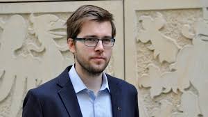 Zároveň ale začíná být patrné, co může být příčinou druhé nohy tentokrát. Reforma Exekuci Rodicovsky Prispevek A Zakon O Digitalni Sluzbe Jsou Prioritami Piratu Na Jednani Snemovny Tento