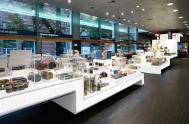 Museum Shops Van Gogh Museum Shop By Day Amsterdam Netherlands Retail Design Blog Museum Shop Retail Design Van Gogh Museum