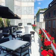 Se sei alla ricerca di un locale nuovo, sperimentale e, perché no, dotato di una delle terrazze più belle di milano, taste on top è senza dubbio il luogo che fa per te. I 16 Rooftop Piu Belli Di Milano Dove Bere L Aperitivo Megliounpostobello