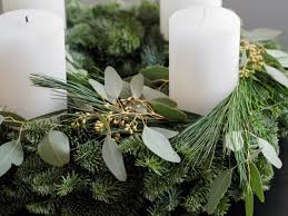 Schlichter Adventskranz Aus Tanne Eukalyptus Und Kiefer Simple Advent Wreath Made Of Fir Eucalyptus And Pine Traumzuhause Adventskranz Adventkranz Magisches Weihnachten