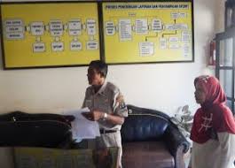 Gaji phl polri 2020 : Mengabdi 37 Tahun Pns Di Polri Ini Sempat Digaji Rp15 Ribu Idealoka