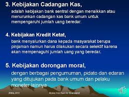 Kebijakan moneter menurut iswardono adalah salah satu bagian integral dari kebijakan ekonomi makro yang ditujukan untuk mendukung pencapaian sasaran, yaitu pertumbuhan ekonomi yang tinggi, stabilitas harga. Uang Dan Bank 260553 26 Mei 2010 Money