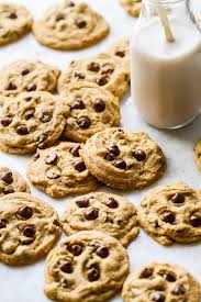Dec 07, 2020 · if you want to package cookies in containers that aren't airtight, like cookie tins or boxes, i recommend wrapping them in plastic wrap or inside treat bags first, and then putting them inside boxes or tins. Vegan Chocolate Chip Cookies Best Ever The Simple Veganista