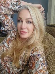 Jennifer Etter's Instagram, Twitter & Facebook