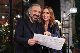 La sensuale ex meteorina ha un nuovo amore. Valentina Cenni Chi E Eta Il Matrimonio Con Stefano Bollani Figli Carriera Altezza