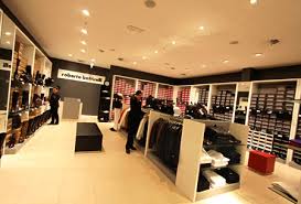Foxtown outlets shopping day trip from milan. Outlet In Switzerland Fox Town For Shopping Its Location On The Map Of Outlets In Switzerland Address Via Angelo Maspoli 18 6850 Mendrisio Telephone 41 0 848 828 888 Opening Hours And The Official Website Www Foxtown Ch