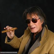 Jacques dutronc a imposé à la chanson française un style inimitable, fait de provocation, d'élégance et d'autodérision. Jacques Dutronc Telecharger Et Ecouter Les Albums