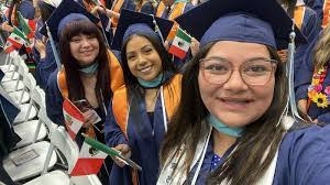 Shaina Robinson's Instagram, Twitter & Facebook