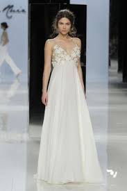 De la mano de nuestra directora creativa, rocío ruiz, conoce todos los secretos de nuestra última colección #avesbycarlaruiz gracias a flash moda. 130 Carla Ruiz 2018 Ideas Dresses Fashion Beautiful Dresses