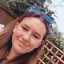 Elise Holder's Instagram, Twitter & Facebook