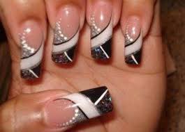 Nageldesign Weiss Schwarz Nageldesign Nagelideen Farbenfrohe Nageldesigns