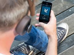 Currently only available in english, on select songs and playlists. Spotify Lyrics Anzeigen So Blendet Ihr In Der App Songtexte Ein Curved De