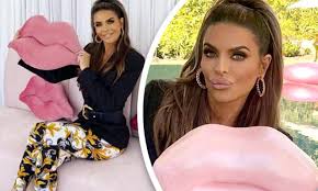 Lisa rinna's hair in hollywood. Lisa Rinna Sports Long Hair With Full Glam As She Celebrates The Launch Of Her Brand Rinna Beauty Daily Mail Online