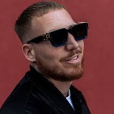 Listen to playlists featuring Carl Cox