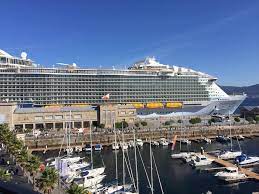 The only places where you get a sense of the sheer number of people onboard are in the royal promenade during parade times, on sea days round the pool deck, and prime food times in the windjammer cafe buffet restaurant. Harmony Of The Seas
