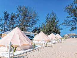 Ada sekitar 6 khemah yang boleh disewa dengan kemudahan tandas, parkir kereta beserta dewan makan terbuka yang selesa. Jom Kenal Apa Itu Glamping Sekali Try Mesti Nak Cuba Lagi Destinasi Mstar