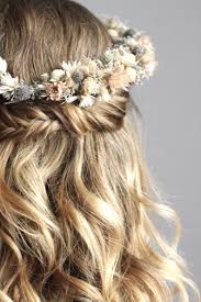 Fishtail Und Getrockneter Blumenkranz 3 Ich Liebe Es Frisur Blumenkranz Blumenkranz Haare Blumenkranz