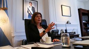 Luego opina sobre la charla entre cfk y parrilli y afirma: Las Polemicas De Patricia Bullrich La Mujer Detras Del Endurecimiento De Las Politicas De Seguridad En Argentina Emol Com