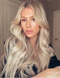 Ashley Mixon's Instagram, Twitter & Facebook