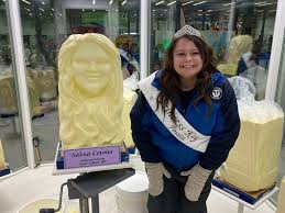 Stearns County dairy princesses meet their butter sculptures at the State  Fair