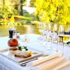 Diners Croisieres Restaurant Romantique Et Original A Nantes Bateaux Nantais Restaurant Romantique Restaurant Diner