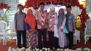 Daftar isi baju tidur pengantin, barang wajib buat seserahan tips memilih baju tidur pengantin yang cocok untuk kamu Viral Pengantin Pakai Baju Pramuka Ternyata Alasannya Karena Hal Ini Digoda Keluarga Malah Irit Tribun Manado