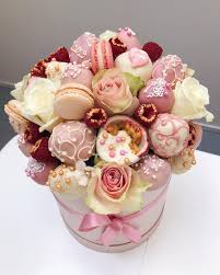 Polaberry Amsterdam On Instagram A Beautiful Engagement Bouquet To Celebrate Love Pola Chocolate Covered Strawberries Bouquet Food Bouquet Yummy Gifts